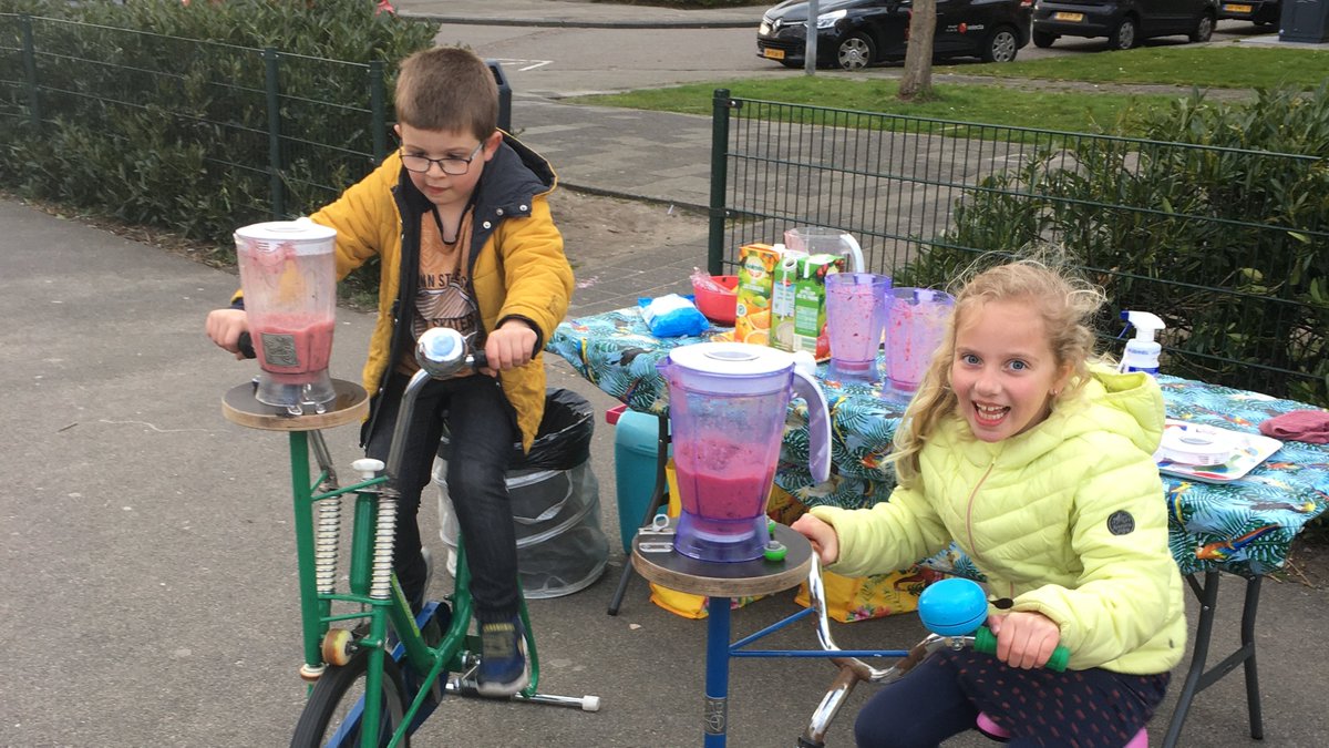 SportSupport_nl's tweet photo. In samenwerking met Pré Wonen organiseren wij wekelijkse activiteiten in Parkwijk en Molenwijk om iets terug te doen voor de wijk. Beide wijken zitten midden in een grote transitie. 

Lees het hele artikel:
https://t.co/xDHvxyD14b

@Prewonen https://t.co/xfcqyffCpb