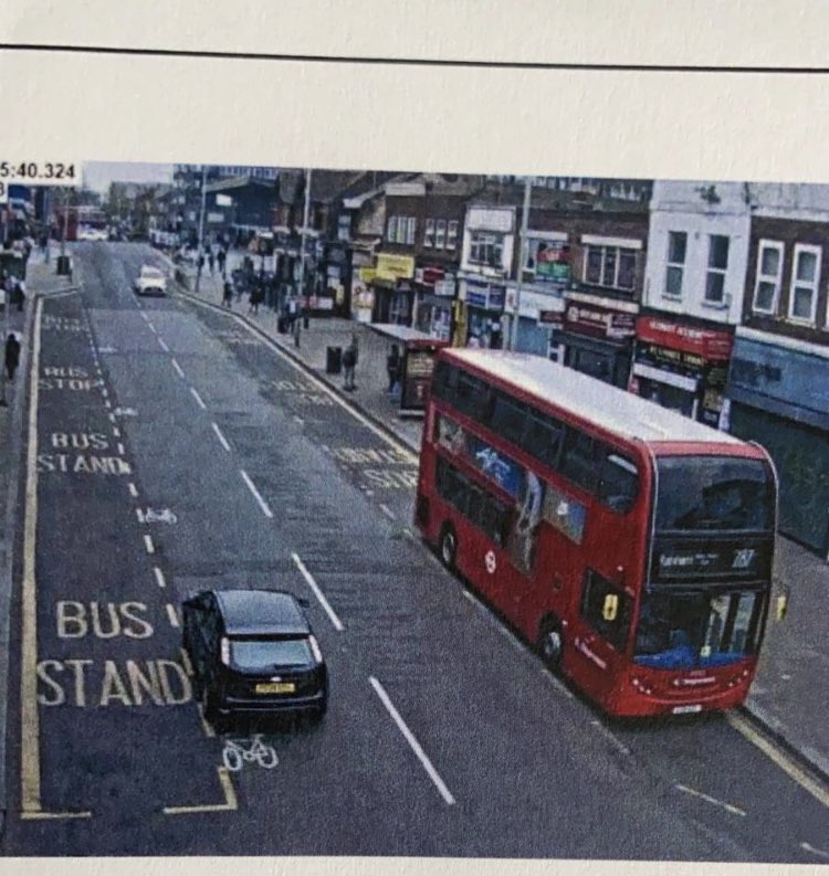 hus187's tweet photo. When @lbbdcouncil try saying you was in a bus lane are they taking the piss https://t.co/BiRgH1V4Cq