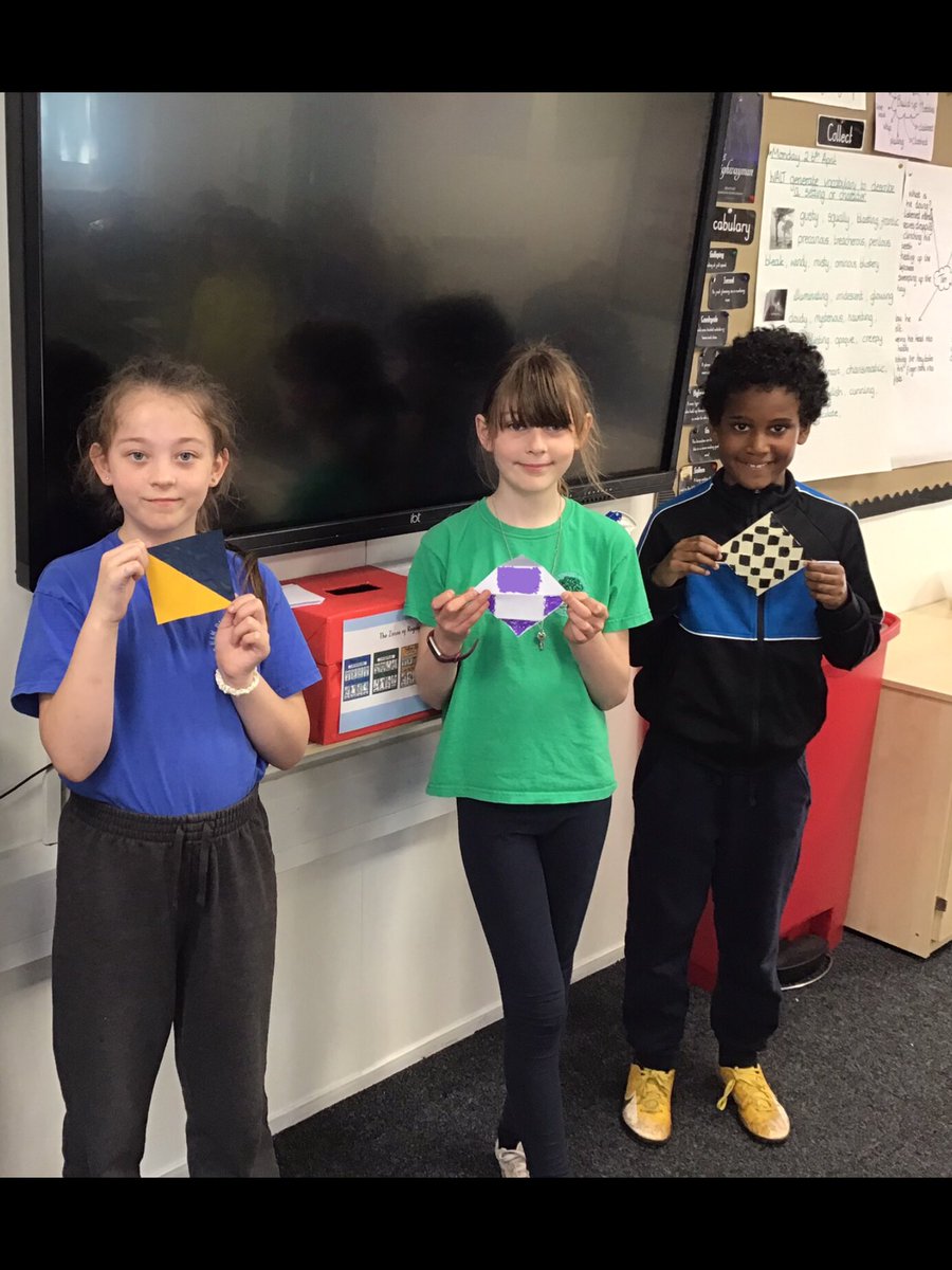 HamDingle5L's tweet photo. Last week, during Maths catch-up, we investigated making factions using symmetry and shape.
We discovered many different ways of creating a half from a square. Here are some examples: https://t.co/6CyUlf9kSX