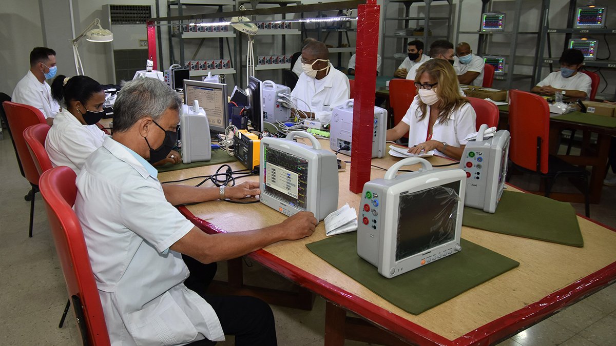 DiazCanelB's tweet photo. La Innovación se ha instalado oficialmente en nuestra gestión de Gobierno, al quedar constituido el Consejo Nacional de Innovación. Ministros, empresarios y científicos conforman la plataforma para cambiar "todo lo que deba ser cambiado". https://t.co/pgH61xNmh3