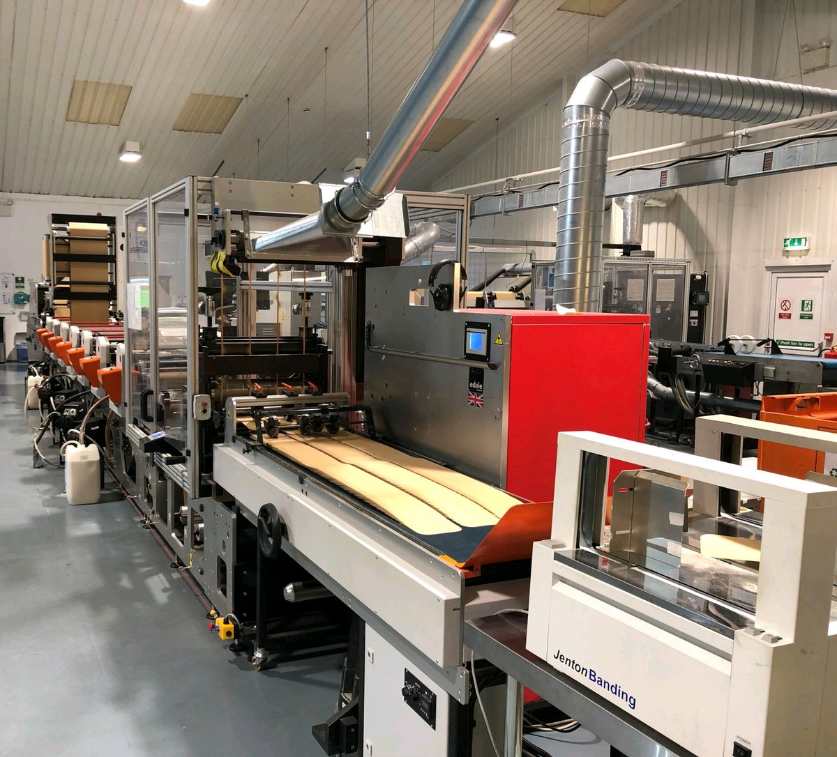 TamarPackaging's tweet image. Take a look at our clean room factory!! Presses hard at work!!