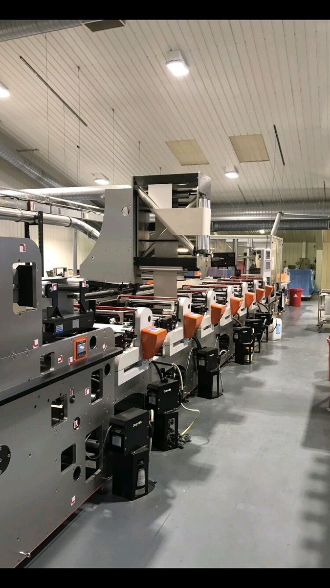 TamarPackaging's tweet image. Take a look at our clean room factory!! Presses hard at work!!