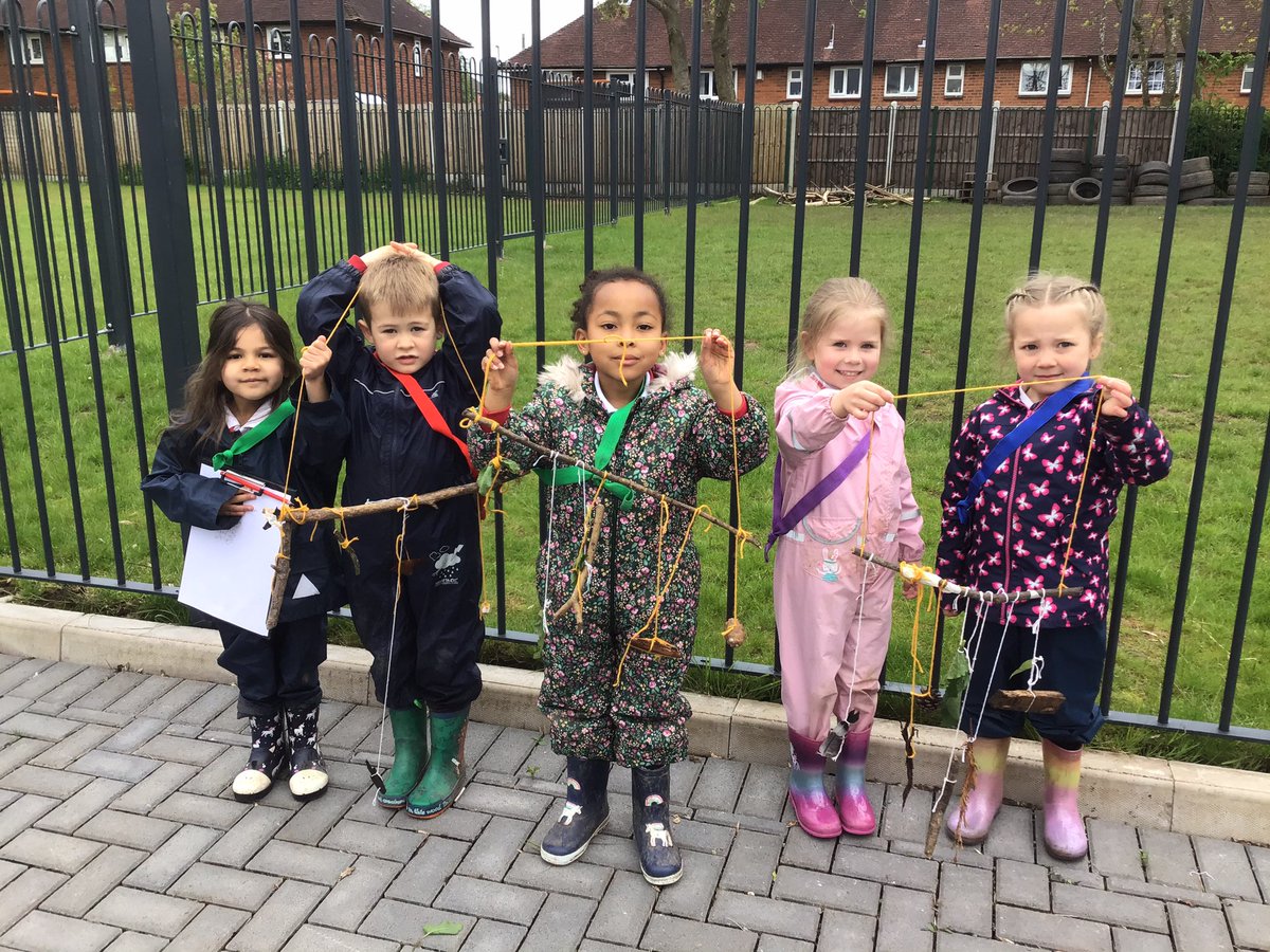 westheathprim's tweet photo. #whpsclass2 embraced the very windy weather by making natural wind catchers today! The children worked in teams to go on a 'treasure hunt' and then supported eachother with fixing them on to their designs. Well done Class 2! πππΌβοΈπ¬π« https://t.co/4vLJdaN5gE