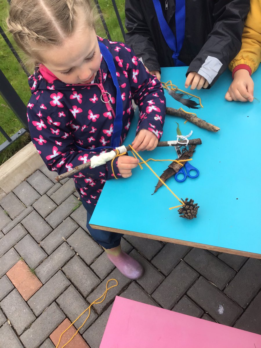 westheathprim's tweet photo. #whpsclass2 embraced the very windy weather by making natural wind catchers today! The children worked in teams to go on a 'treasure hunt' and then supported eachother with fixing them on to their designs. Well done Class 2! πππΌβοΈπ¬π« https://t.co/4vLJdaN5gE