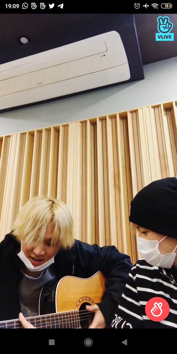 naplacena's tweet photo. 🌻Day 18🌻
🐻

Q: fav vlive of hc?
A: gatau demen banget klo echan vlive bareng mark berasa anak kembar🙂
#HAECHAN #NCT #30Days_Haechan_challenge
@NCTsmtown_DREAM https://t.co/MjybS3Zld0