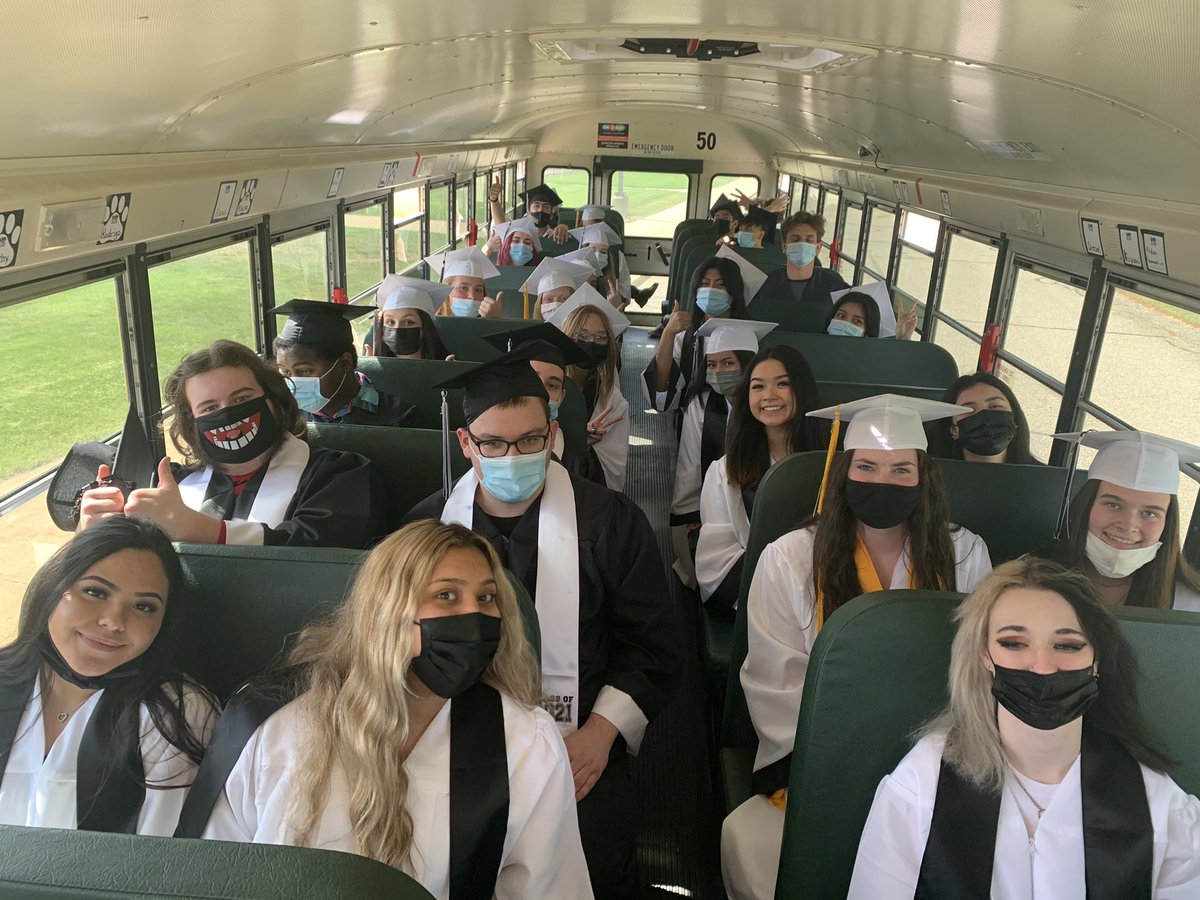 Senior Elementary Tour <a href="/GreatLakesWO/">GreatLakesWO</a> #graduates #cheers #smiles <a href="/WestOttawaHS/">West Ottawa HS</a>