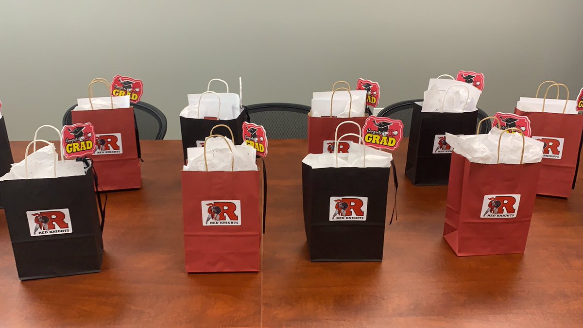 JasonSchwambach's tweet photo. Thank you Miss White for creating these wonderful gift bags for our Graduating Seniors! @RDGschools #RKAAGlenside #RSDProud https://t.co/bVRhjs9Z3f
