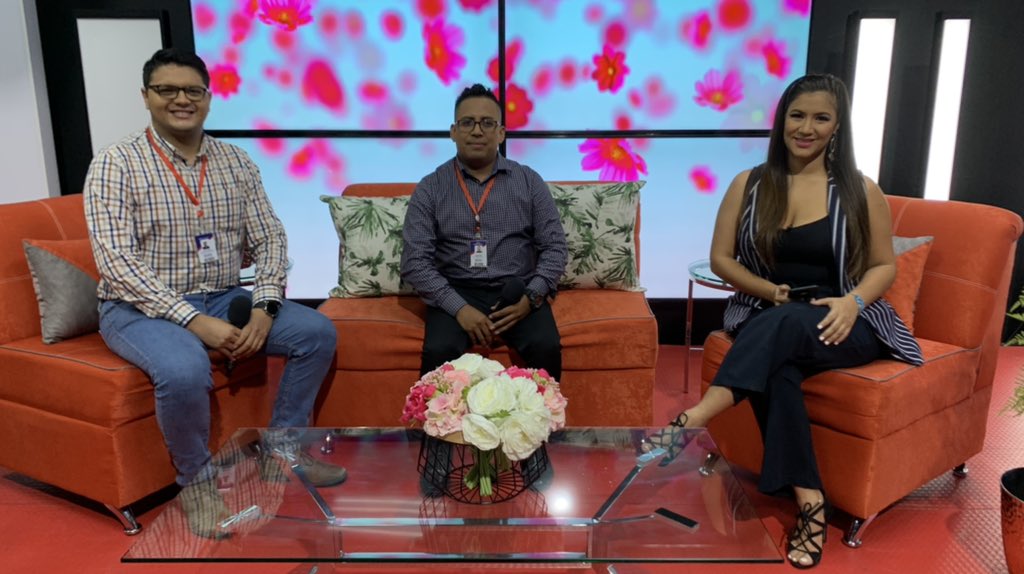 tele1sv's tweet photo. Invitados @premiumcenterelsalvador https://t.co/yity3T0DYC
