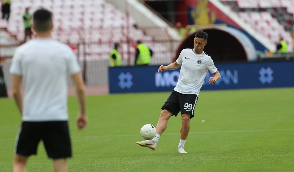 FKPartizanBG's tweet photo. Zagrevanje pred meč finala Kupa Srbije💪⚫⚪⚫⚪ #finale #KupSrbije #fkpartizan #samopartizan https://t.co/VB1KbR4P36