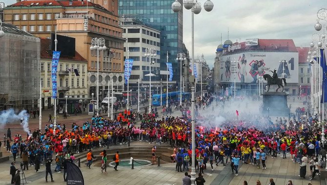 BorisHavel's tweet photo. Čestitke maturantima!
👨🎓👩🎓
Dobro došli na studij politologije ili novinarstva na #FPZG.
p.s.
Nije kod nas sve onako kako ste čuli.
😅 https://t.co/L5dck0cqgQ