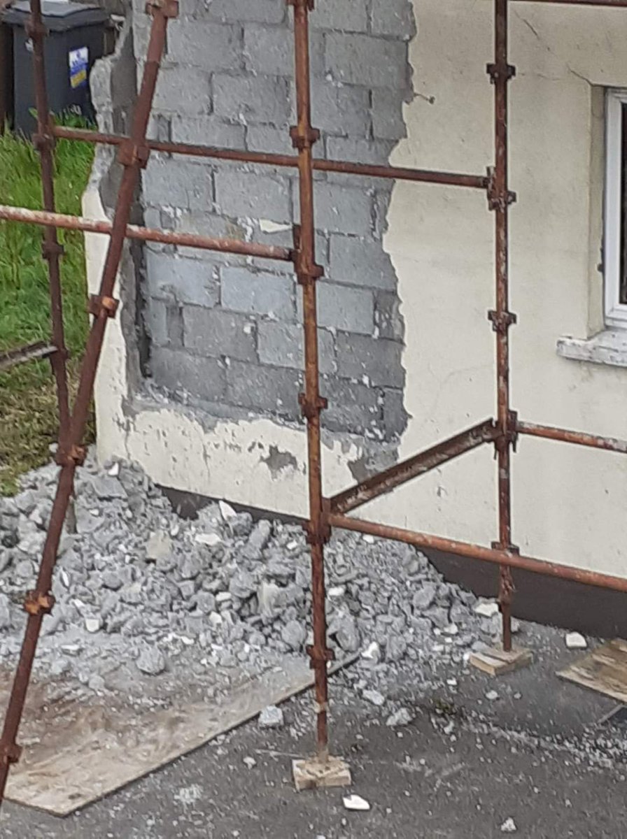 GregHughes2's tweet photo. Recently purchased house. Mica discovered, family stuck with 25 year mortgage. #Donegal #micaredress. Through no fault of their own. https://t.co/eDwRuOjGqu