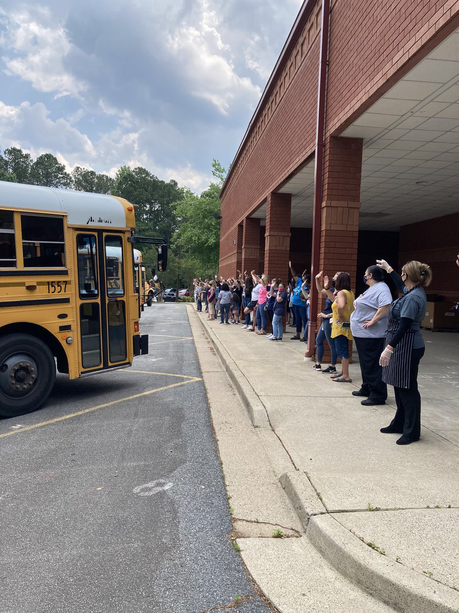 PrincipalKenne1's tweet photo. KES waves goodbye to our 21-22 students ❤️Happy Summer😊 https://t.co/0yaaPBwIcG