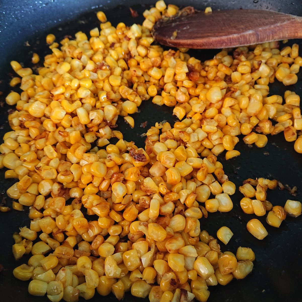 Cameron Diaz's tasty salad of roasted fresh #corn and #sugarsnap peas has been a huge success in our household, cannot recommend it enough 
https://t.co/ToMPxC8Iyi

Summer cannot come soon enough

#Salad 
#Feta https://t.co/5Pyqa09a7r