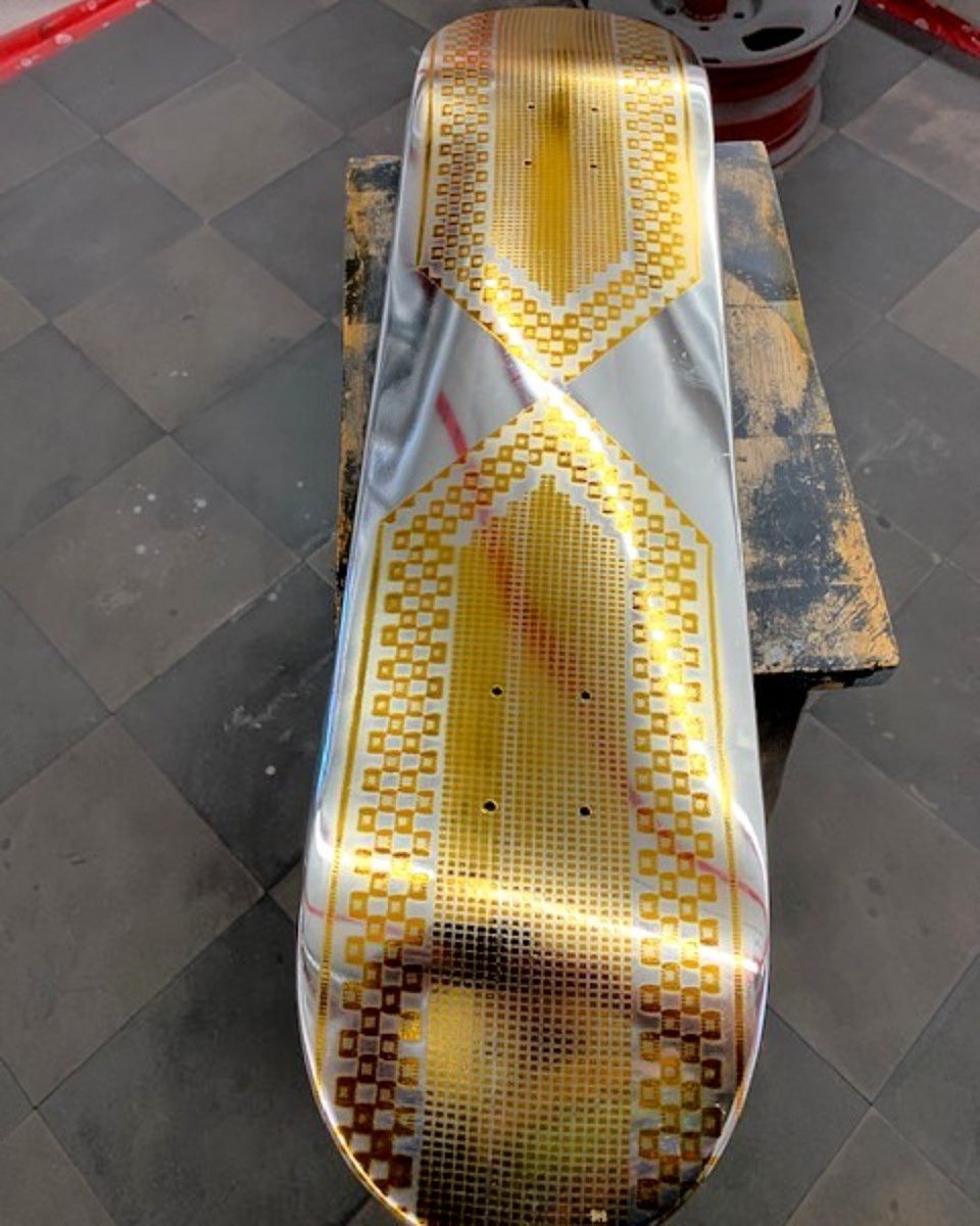 cosmichrome's tweet photo. this is definitely the coolest looking skateboard we've ever seen! Gold chrome design on a silver chrome backdrop! Just impeccable work by @khromefx !  
🛹✨
#skateboarding #gold #graphics #allchrome #chromedesign #skateboards #chrome #skating #chromeart #Cosmichrome https://t.co/JrVpJ6LSTs