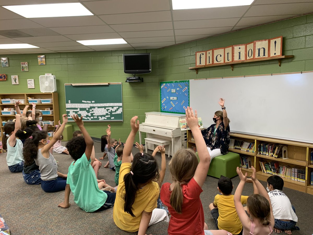 IRE129's tweet photo. 1/4 Todayโs โlook ahead to 1st gradeโ began in the library with Mrs. K. We found lots of books weโd love to check out and Mrs. K read us a great story. #welovebooks #kindergartenrocks #readyforfirstgrade https://t.co/8cNWahUhnq