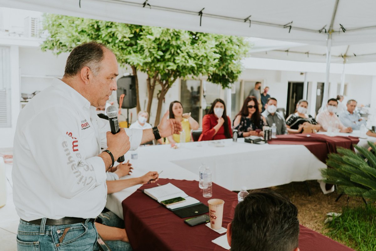 Líderes juveniles se integran a la campaña de <a href="/Marco_Quezada/">Marco Quezada</a> .  omnia.com.mx/noticia/184080/