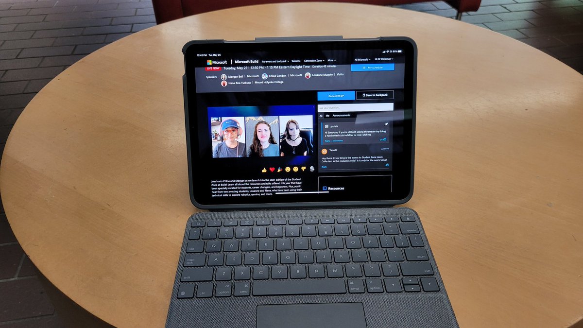 Eli_Weitz's tweet image. My setup for #MSBuild2021 vs. #MSBuild2020... Sneaking sessions during break at work this time! Still having so much fun!