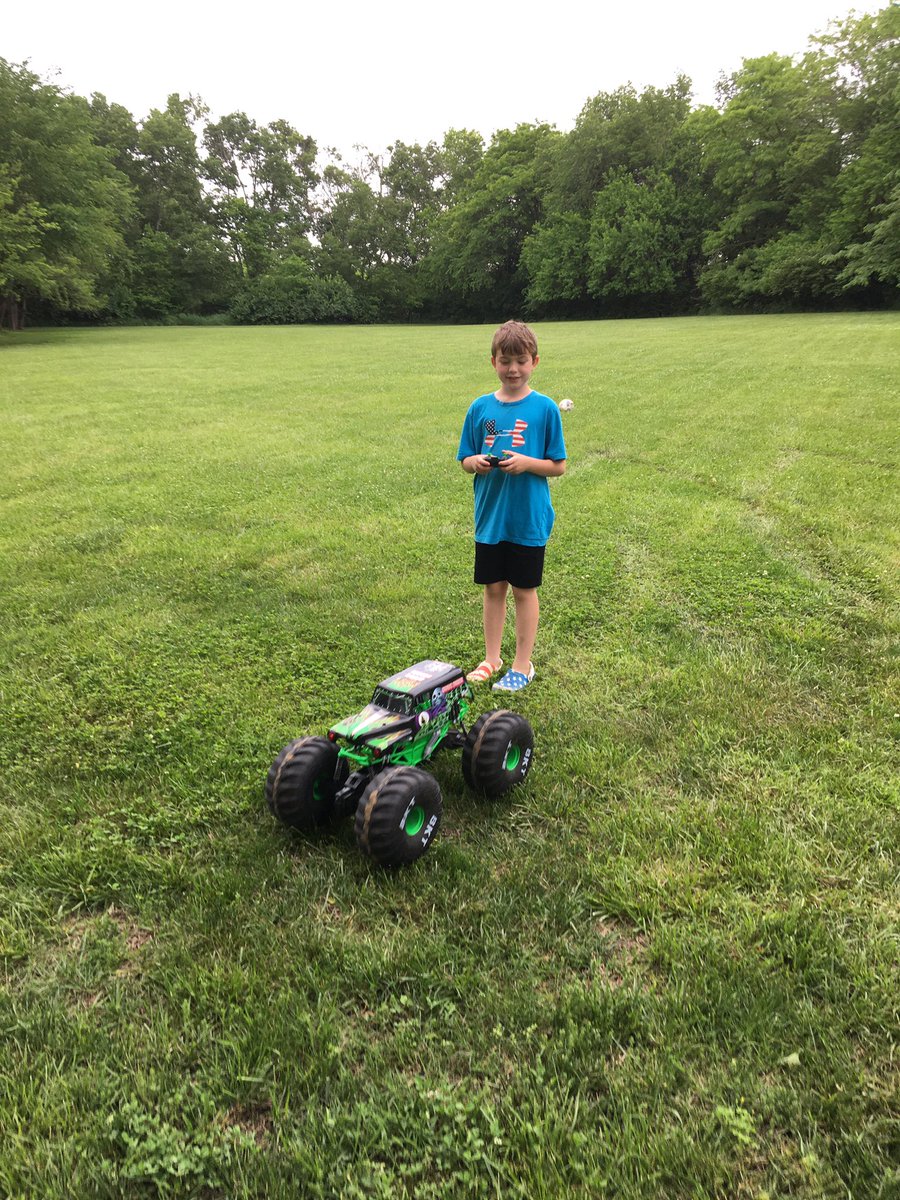 Ashley58202365's tweet photo. #MonsterJam #AirHogs #SpinMaster #tryazon
Wow! These RC monster trucks and Zero Gravity Laser car are AWESOME!! Very impressed with how far the trucks can travel away from the controller! And the little red car is so much fun to watch travel on walls and ceilings! https://t.co/9B94hHw0P4