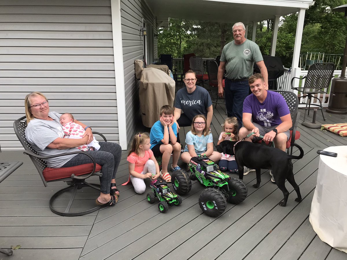 Ashley58202365's tweet photo. #MonsterJam #AirHogs #SpinMaster #tryazon
Wow! These RC monster trucks and Zero Gravity Laser car are AWESOME!! Very impressed with how far the trucks can travel away from the controller! And the little red car is so much fun to watch travel on walls and ceilings! https://t.co/9B94hHw0P4