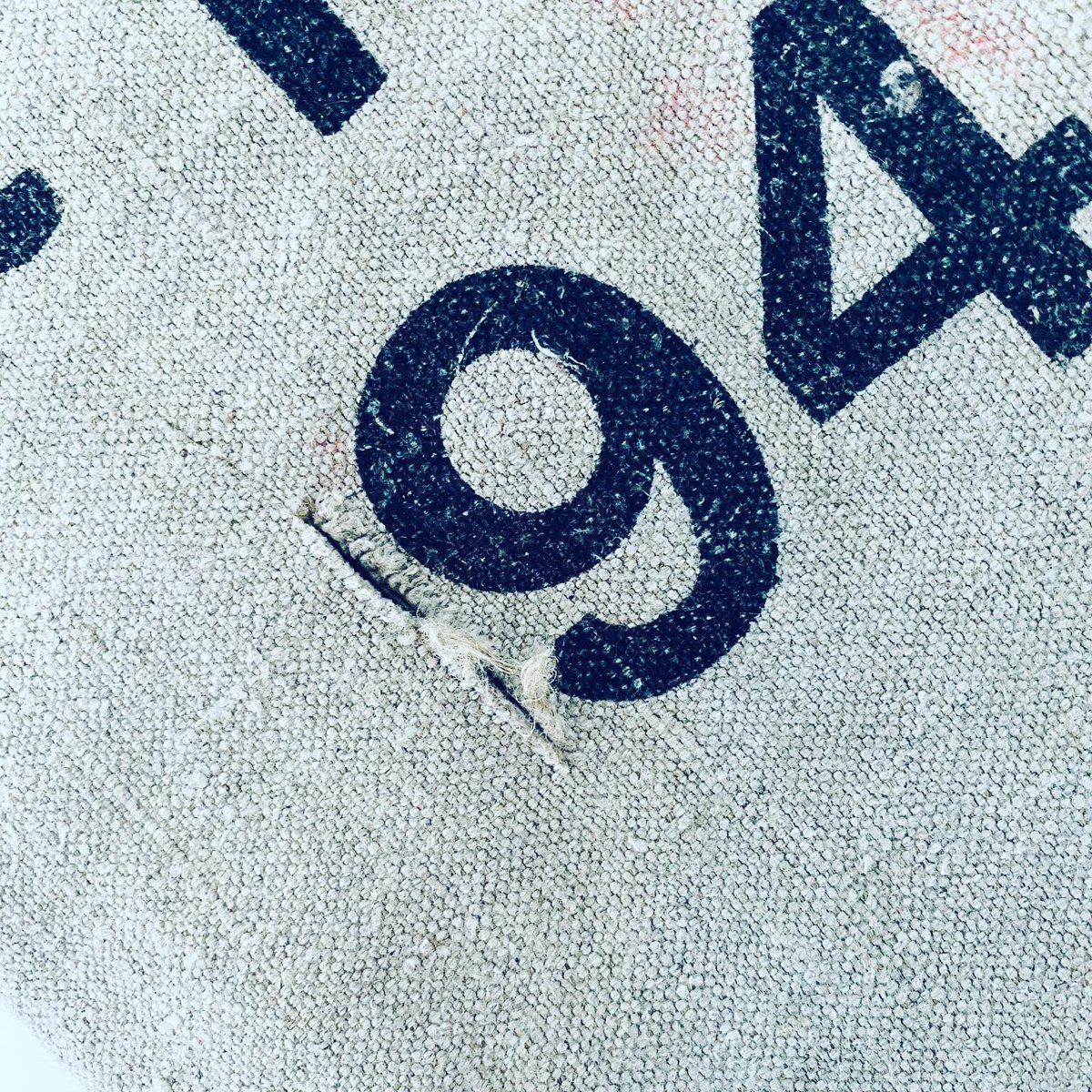 JonnaHofman's tweet photo. https://t.co/bW4VqbDqjC
#rugzak #tas #school #boeken #autogordel #autoriem #binnenband #postzak #pttpost #ptt #postnl #rood #handmade #handgemaakt #reuse #duurzaam #sustainable #sustainablefashion #recycle #tekoop #webshop @madmaterialgifts https://t.co/J9I9AJ0LbA