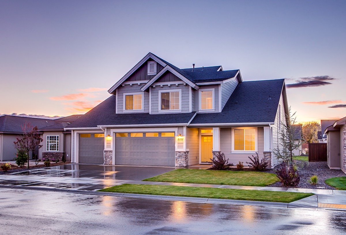 HomesVancouver's tweet photo. Knowing what your home is worth at the present market. Sign up for a Market Snapshot to see similar homes listed, recently sold, and expired in your neighbourhood https://t.co/kFTe452bJR https://t.co/sjWkMBv4kH