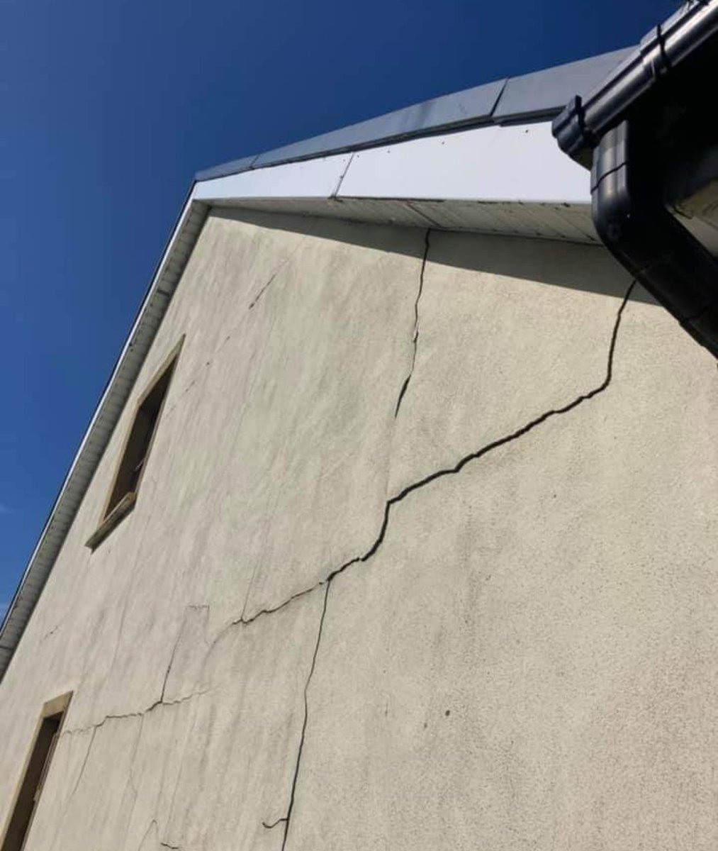 GregHughes2's tweet photo. People can't let their children out to play or park next to the house for fear of plaster breaking away. Not to mention sleeping in a house that may collapse at any point #Donegal #micaredress. Through no fault of their own. https://t.co/nlhF0msPMH