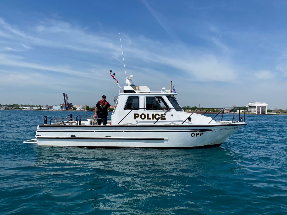 OPP_WR's tweet image. #LambtonOPP marine unit attended a collision in St. Clair river yesterday between 2 Sea-Doo's which sent 2 occupants to hospital. Reminder to share the water-ways and boat responsibly. #SafeBoatingWeek ^jb