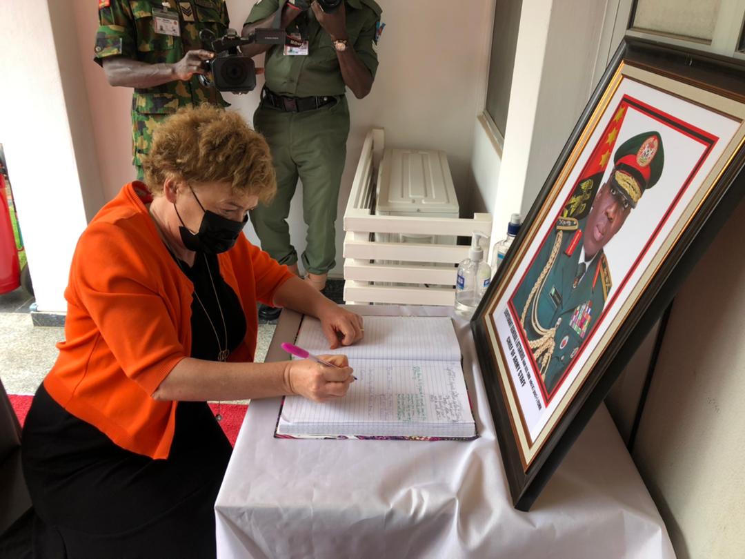 CatrionaLaing1's tweet photo. Today I signed the condolence book for the late Chief of Army Staff, Lt. Gen. Ibrahim Attahiru, who tragically lost his life with comrades last Friday. My condolences remain with his family and friends and with the family and friends of those who passed away alongside him. https://t.co/gpoIDPa35V