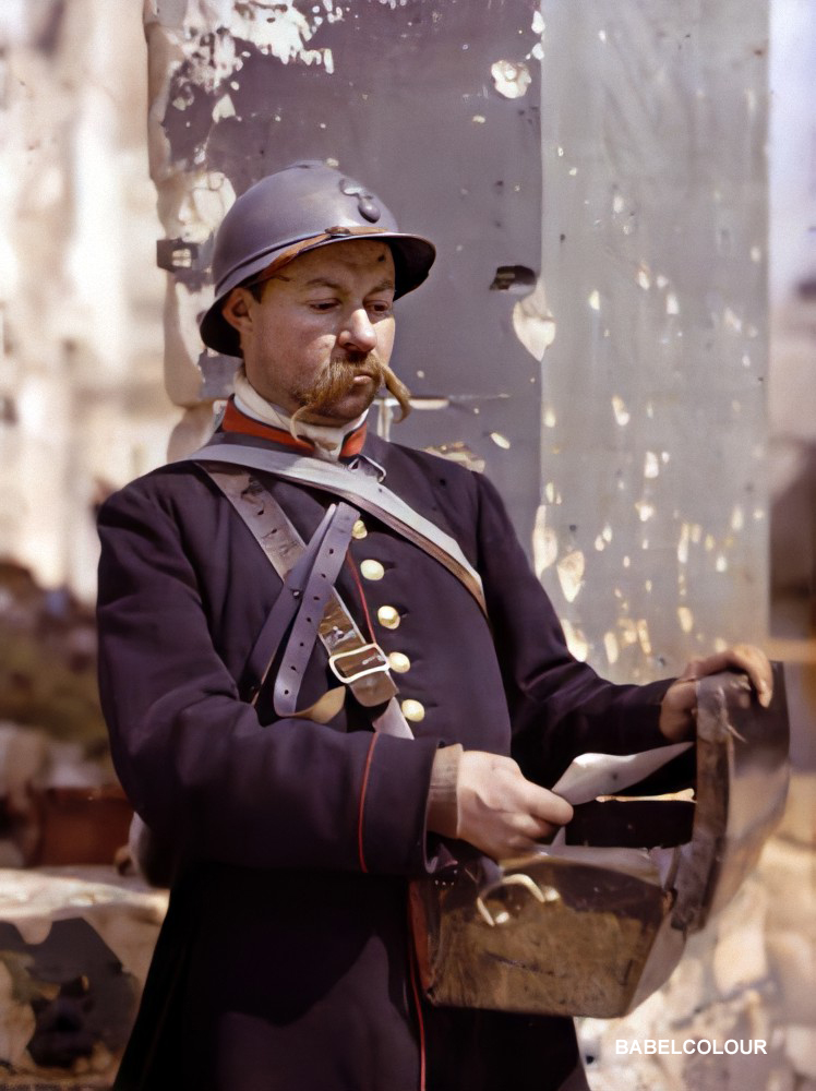 StuartHumphryes's tweet photo. I've had so many new followers to welcome this week, I thought it might be nice to pick out a few of my own personal favourite pieces from my back catalogue, such as this First World War military postman, photographed in the French city of Reims in 1917 (it is not colourised). https://t.co/umOnRi6ehD