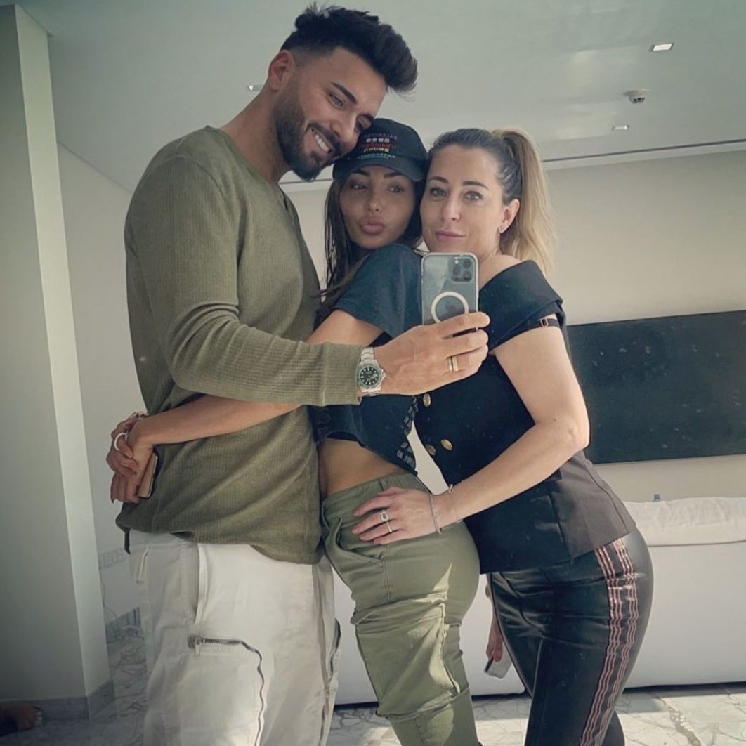 RomainActuTV's tweet photo. TELEVISION - Aujourd'hui, #Nabilla, #ThomasVergara et #MagaliBerdah vont participer à #FortBoyard ! L'émission sera diffusée cet été sur #France2. La jeune femme promet de "pousser à bout le père Fouras" !Ils seront accompagnés de #TerenseTelle et du duo #EricEtQuentin ! https://t.co/WTQ45hbW6f