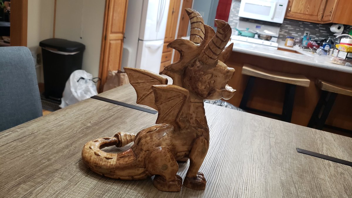 PeterKnetter's tweet photo. Been wood working in my spare time. Took 2 weeks so I'm giving myself a showing-off-tweet pass. Disk for scale. https://t.co/7tlJDyue3j