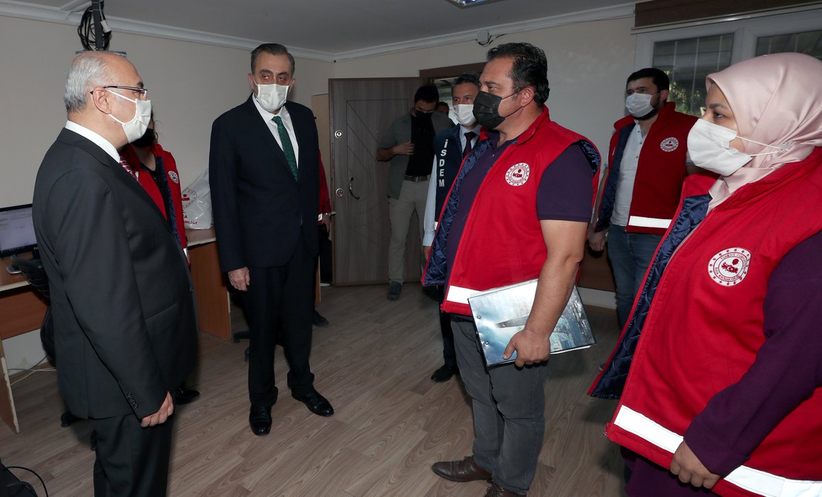 izmirvaliligi's tweet photo. Valimiz Sayın @yskosger, Buca İlçe Salgın Denetim Merkezi ve İlçe Seyahat Kurulu Merkezini ziyaret ederek, çalışmalar hakkında yetkililerden bilgi aldı. https://t.co/fx8LbhaiN3