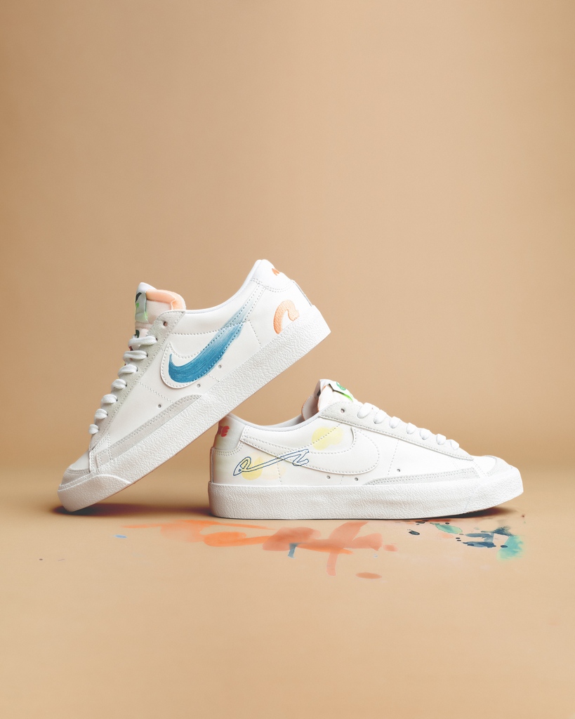 overkillshop's tweet photo. The #MayumiYamase x #Nike #Flyleather Blazer Low 77 proofs that sustainability and art go really well together.
The unisex sneaker with a make over by the Tokyo based artist just dropped!
>> https://t.co/7Lbr1rC1uZ https://t.co/t6qKfwNfgx