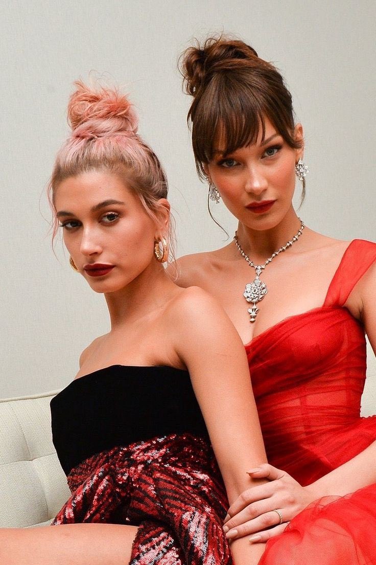 bellsarchive's tweet photo. hailey baldwin and bella hadid. https://t.co/1icxFruTXj