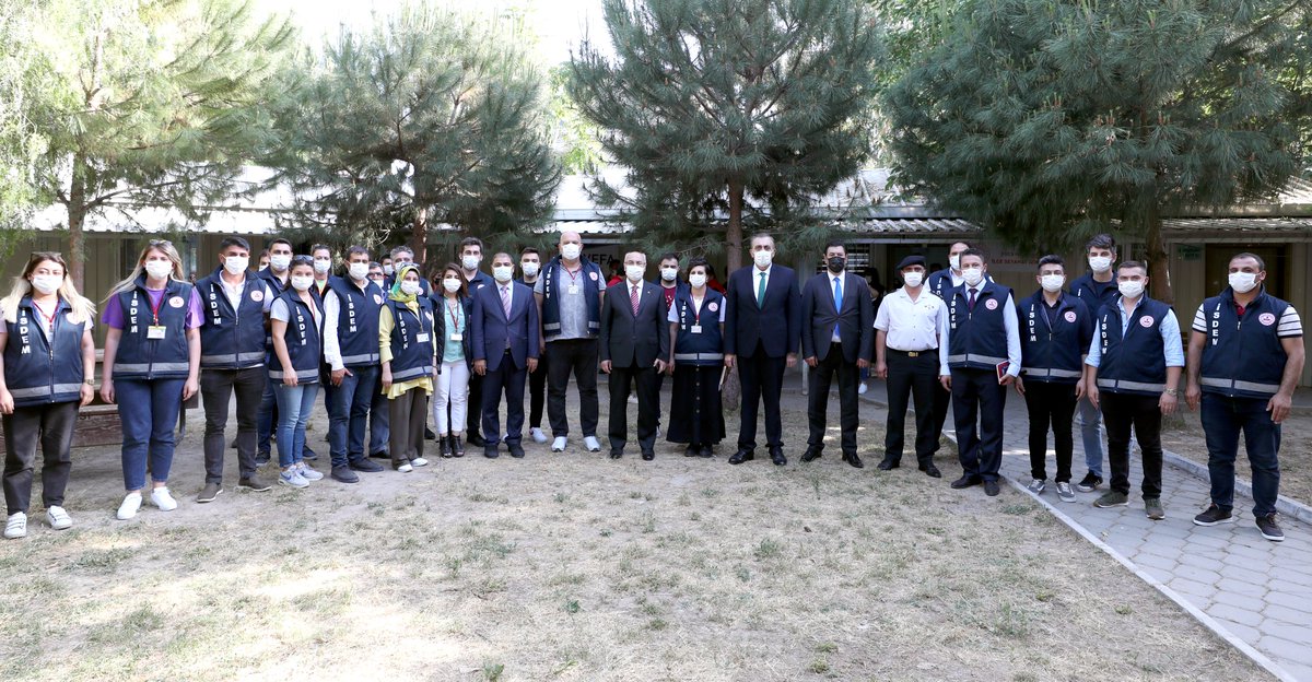 izmirvaliligi's tweet photo. Valimiz Sayın @yskosger, Buca İlçe Salgın Denetim Merkezi ve İlçe Seyahat Kurulu Merkezini ziyaret ederek, çalışmalar hakkında yetkililerden bilgi aldı. https://t.co/fx8LbhaiN3