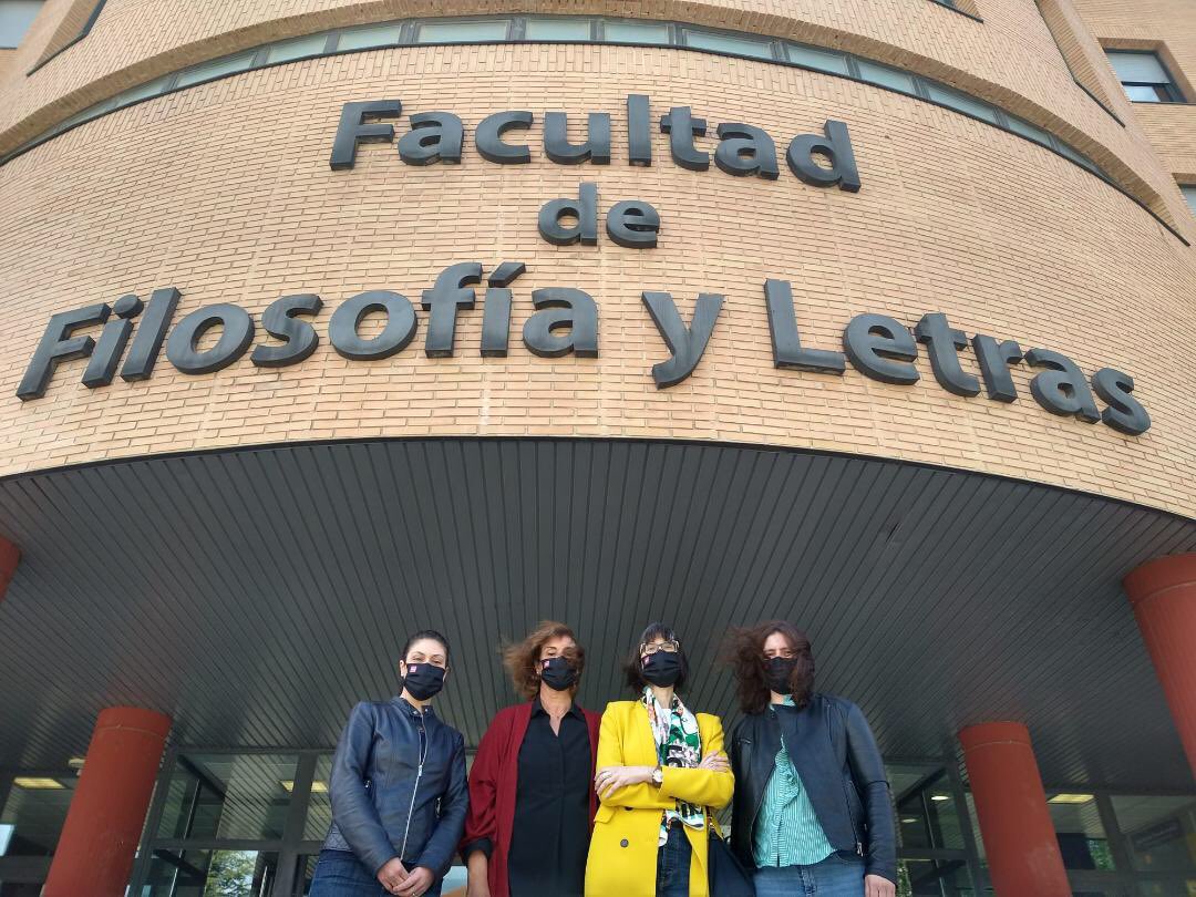 LengModernasUVa's tweet photo. I Simposio Internacional sobre la Enseñanza de Lenguas Extranjeras en la Educación Superior: Carmen Gierden, Emma Bahíllo, Beatriz Burgos, Elena González-Cascos de @UVa_es Adrián Acosta y Yolanda García del Departamento de Lingüística General y Lenguas Modernas de @UAM_Madrid https://t.co/IvZg2j2sqd
