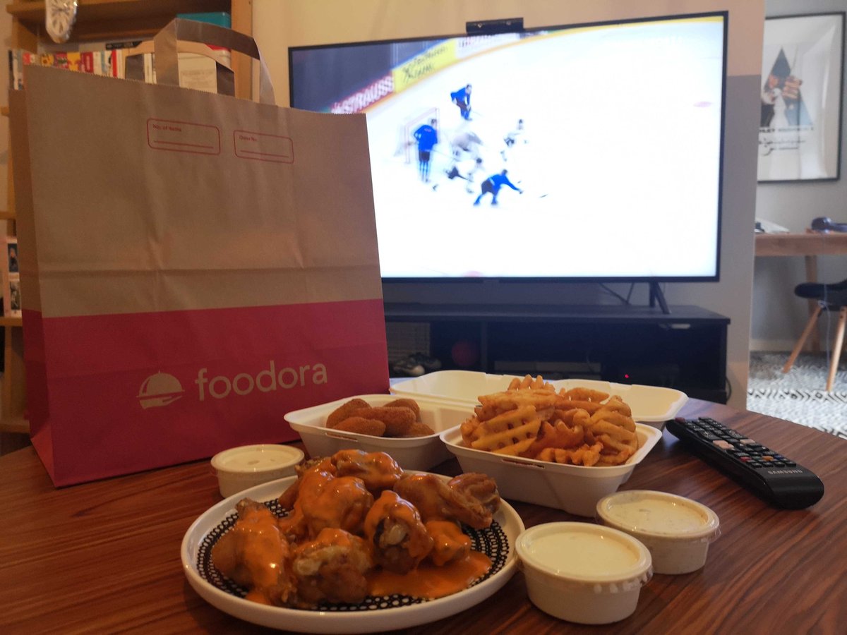 foodora_fi's tweet photo. Näillä eväillä Suomi – Norja peliin 😍 Wing It siivet toimii aina. 🤤 #foodora #leijonat #näilläeväillä #wingit https://t.co/KeCLiFX1pf