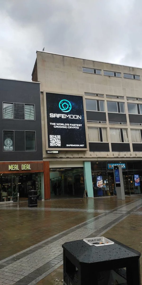 SafemoonWarrior's tweet photo. Leeds, UK 🇬🇧 city centre #SAFEMOON billboard still up.
Pic by oscxr1 (Reddit). https://t.co/qlTvjvUw1j