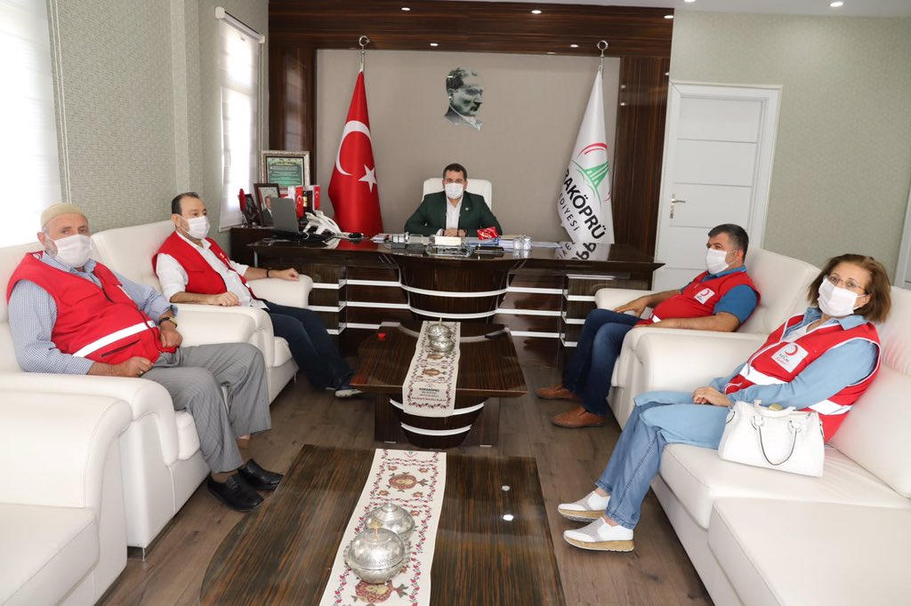 Kızılay Şanlıurfa Şube Başkanı Dr. Ahmet İnan beraberindeki heyetle birlikte bizleri ziyaret ettiler. Nazik ziyaretleri için teşekkür ederim.
