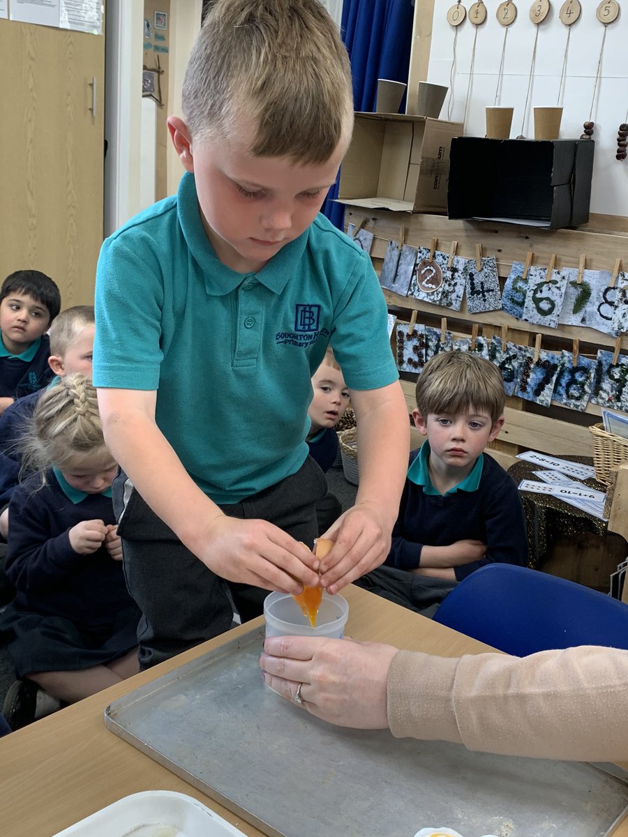 BoughtonHeath's tweet photo. We are still using heat to change our eggs 🍳  🥚 #scienceweek #Changingstate https://t.co/WHO45Y0iID