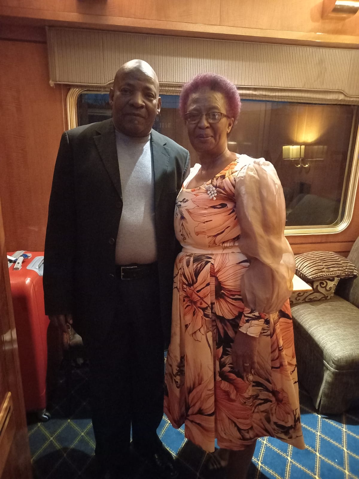 thula-sindi-on-twitter-the-parents-updated-me-on-their-thebluetrainexperience-ke-di-dinner-ke-di-high-tea-everything-is-just-so-beautiful-they-are-loving-the-scenery-too-https-t-co-uonre5t8xf-twitter