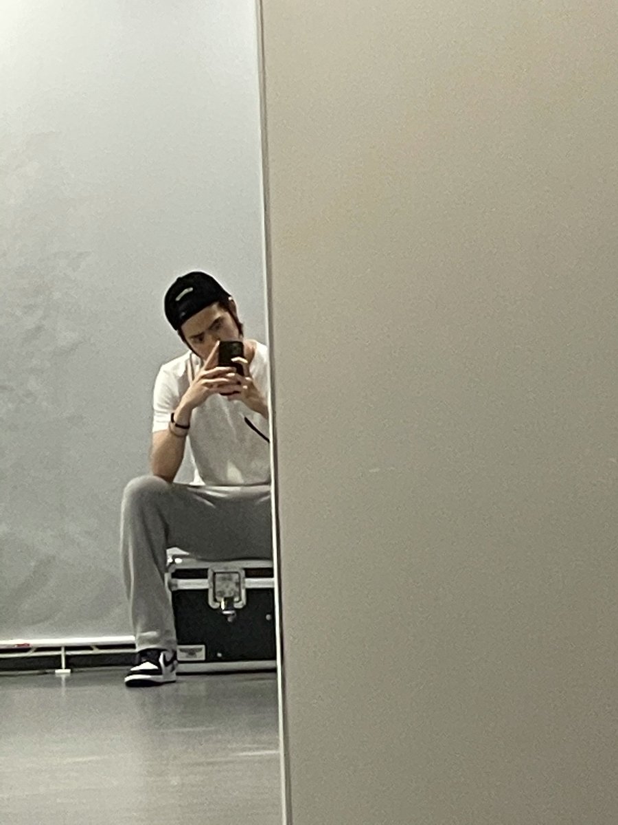 Finally jaehyun update bubble, ngirim 4 foto dia kek lagi latihan gasiii... 😚🥰
#JAEHYUN