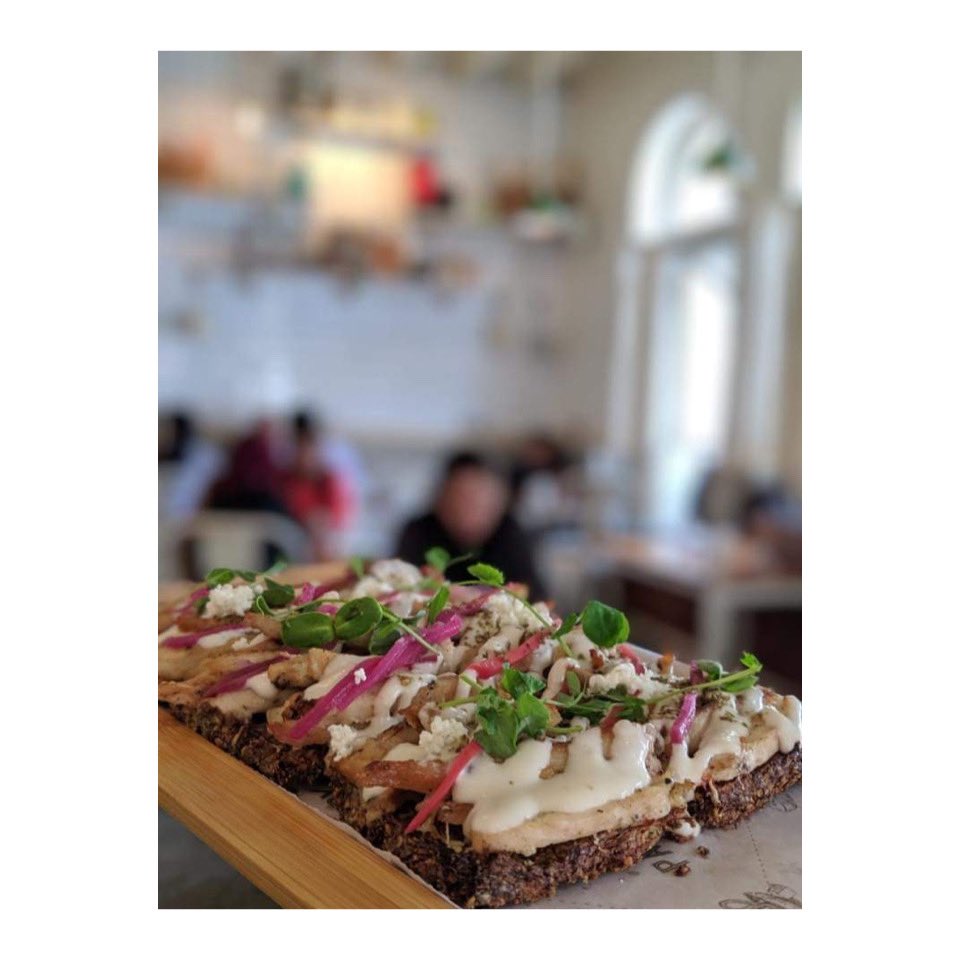 Pizza. But make it guilt-free!

Have you tried our cauliflower-base pizzas (gluten-free) yet?

.
.
.
.
#orderdirect #supportlocal #glutenfree #healthy #fresh #pizza