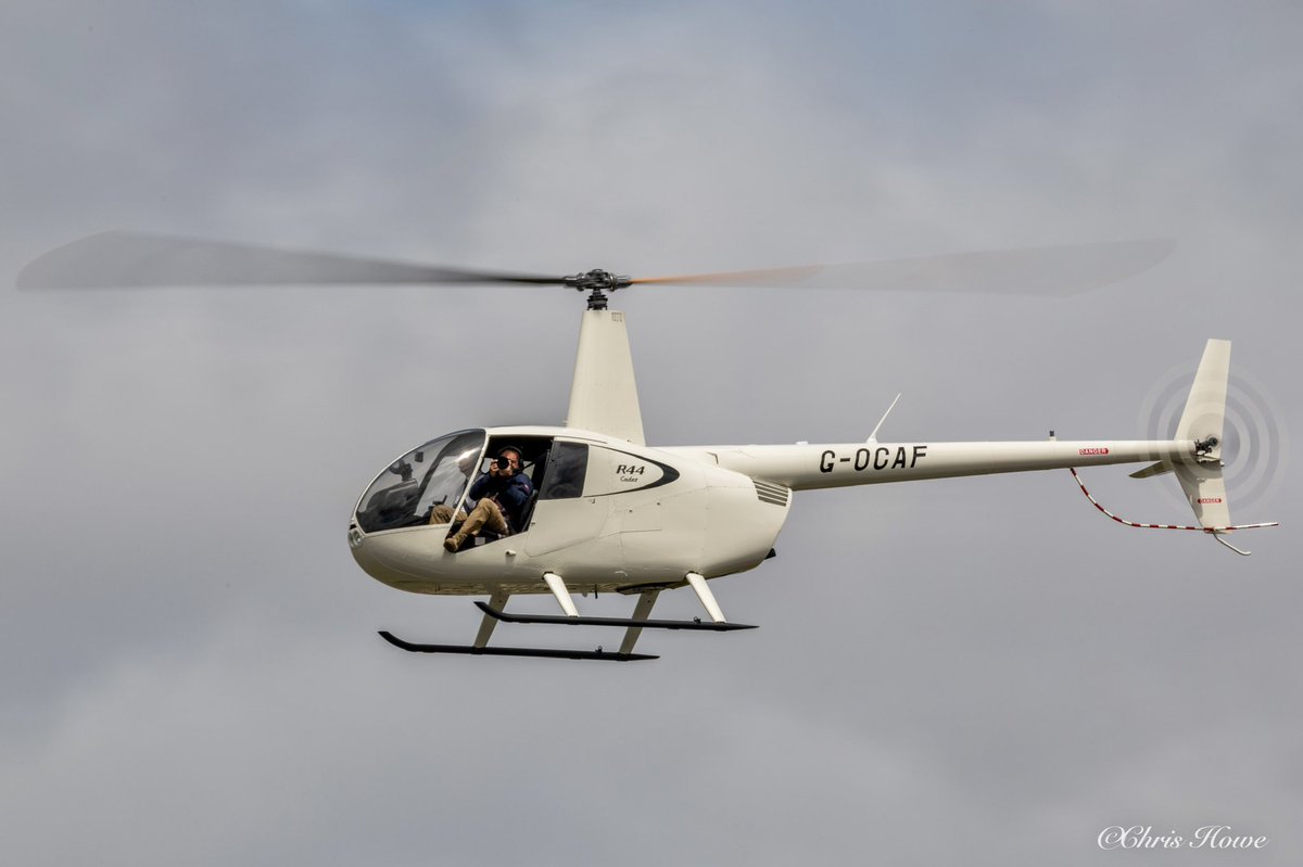 cjh3051's tweet photo. spotters become the spotted #avgeek #aviation #aviationphotography #aircraft #airtattoo #canonaviation #helicopter #liveforthestory #megaplane #planespotting #photography #potn #RIAT19 #robinsonhelicopters #r44 #sigmauk #sigmaphoto #teamcanon #rotorcraft @VTOLsociety @pilot_mag https://t.co/eXab5ZjK3A