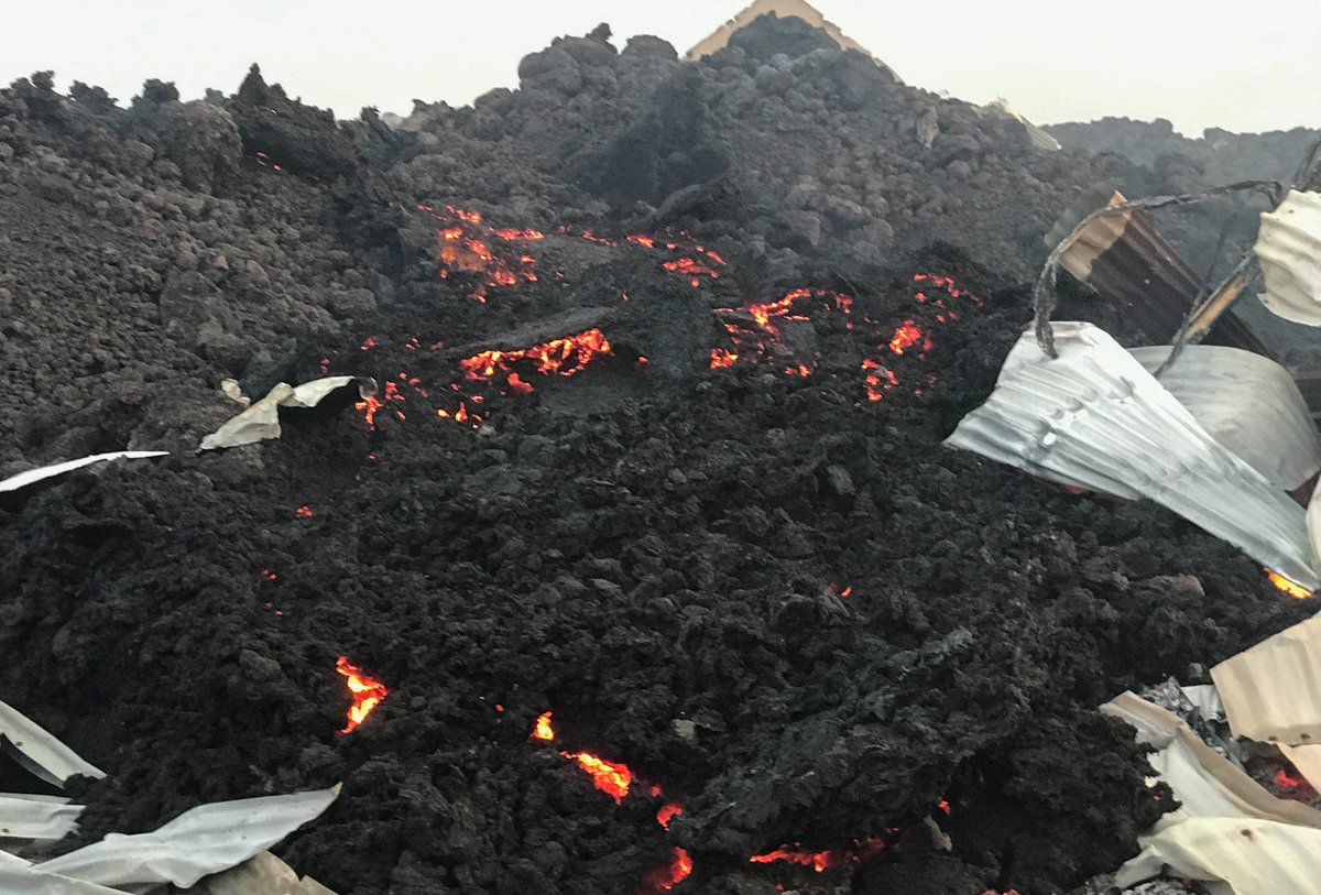 ajplus's tweet photo. Up to 5,000 people in DR Congo are homeless after a volcano erupted, killing at least 32 people and destroying up to 2,500 homes.

Over 100 children were reported missing.

Aftershocks have caused huge cracks in the city of Goma, with worries of more lava flows. https://t.co/tW1zmr5G0m