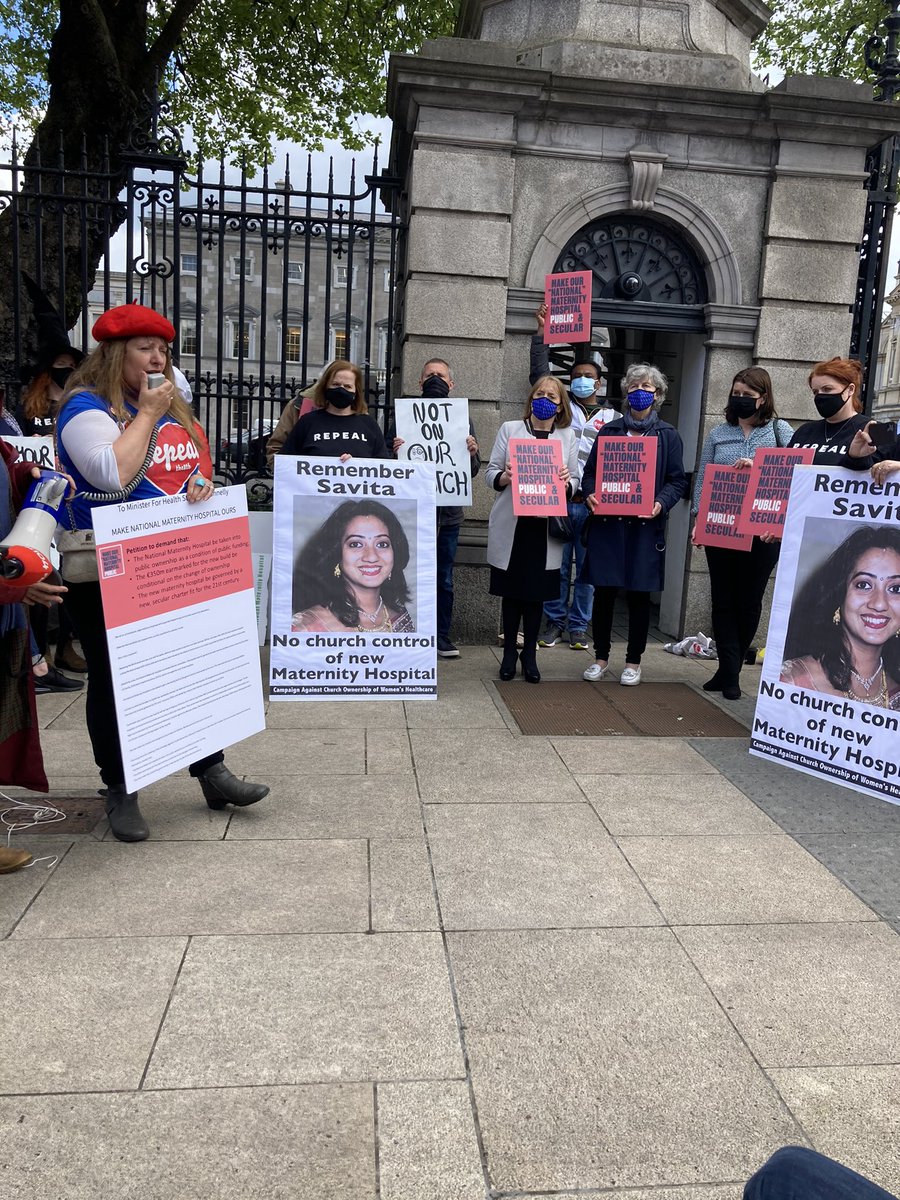 Outside the Dáil today calling for our new national maternity hospital to be in public ownership with a secular ethos!  #MakeNMHOurs #repealedThe8th