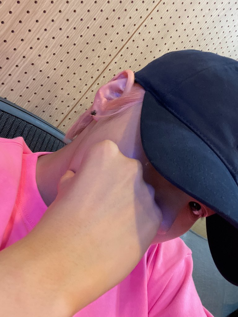 gooreumseng's tweet photo. 빼꼼@gooreumseng https://t.co/FgLtVwSrz2
