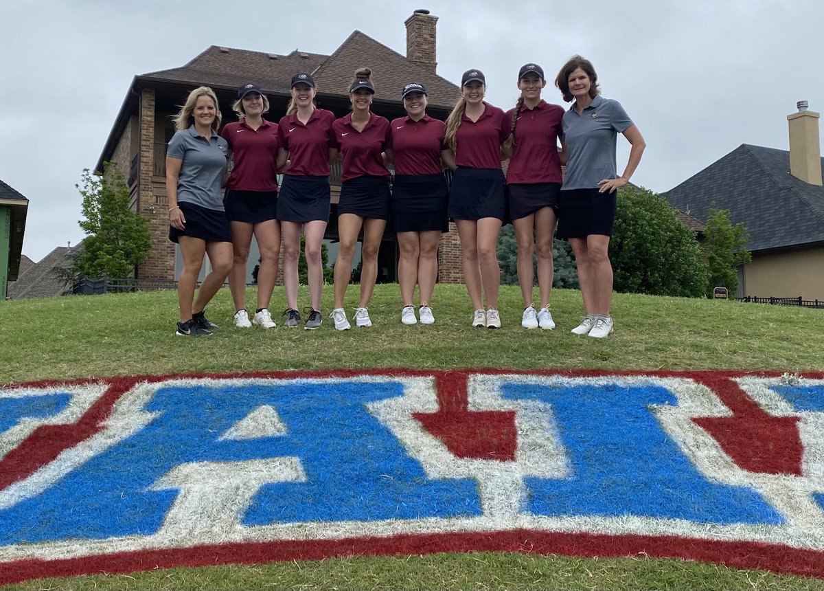 ParkPirates's tweet photo. WGOLF, The Pirates have arrived in Oklahoma City! The squad tees off today at 1 pm in the First Round of the 2021 @NAIA National Championship at Rose Creek Golf Course! https://t.co/f0AUtZ8u7b