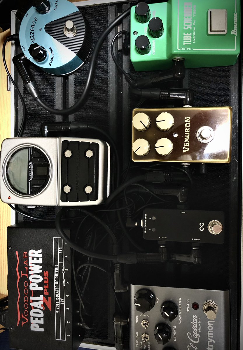 MaisonmusicO's tweet photo. 完璧なボードができた
#エフェクターボード
#fuzzface
#ts808
#vemuram
#perterson
#strymon
#onecontrol
#voodoolab https://t.co/FYUhgCiowK