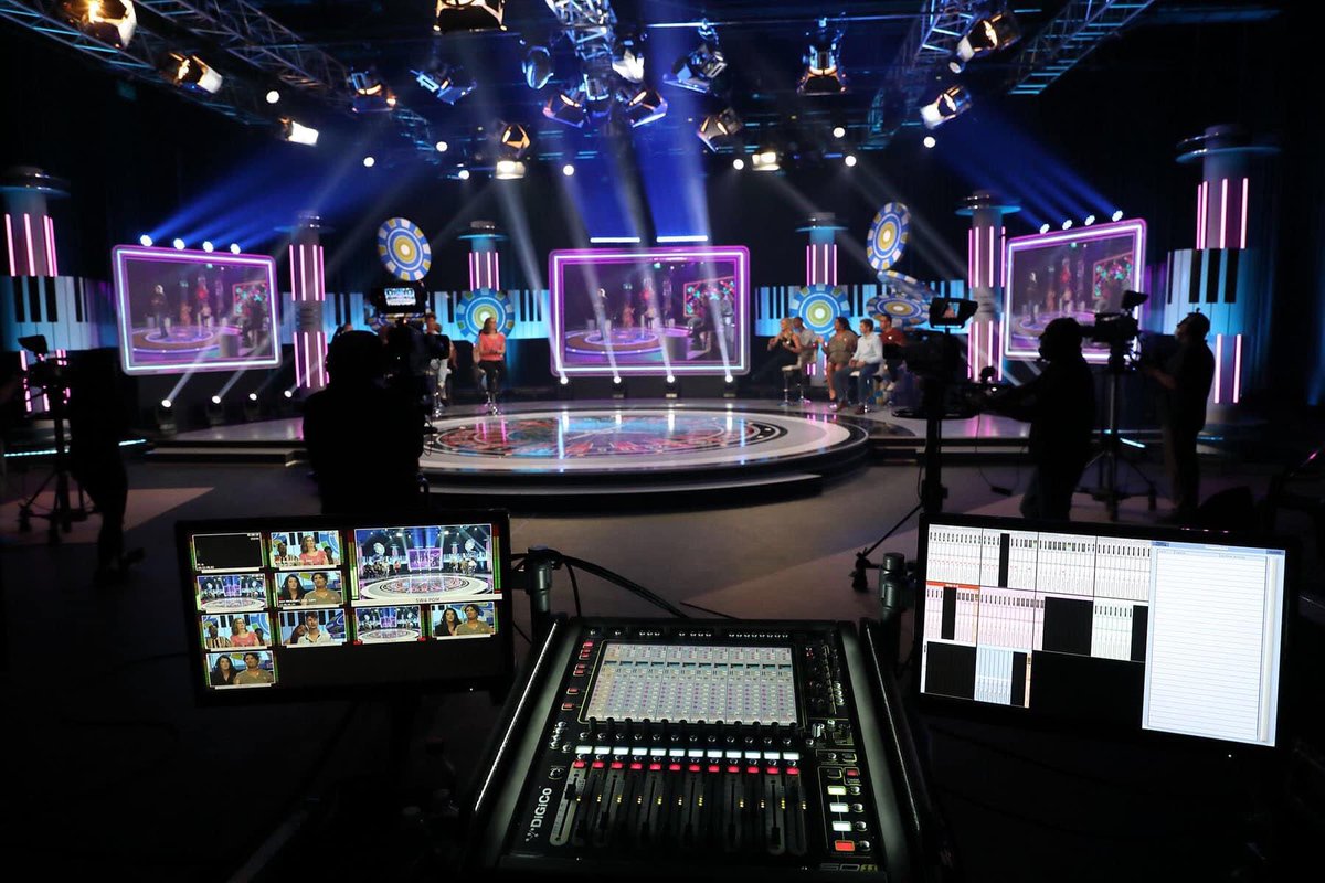 Robelighting's tweet photo. Mellow Yellow Entertainment wanted a new look for “Musiek Roulette” so #lightingdesigner Ryan Lombard created a rig using @Robelighting #Tetra2, #miniPointe, #LEDBeam100, #LEDWash300, #MMX Spot &amp; #600eBeam luminaires supplied by Blond Productions.

https://t.co/VUMHMdVbiy https://t.co/eehuvx7Z4V